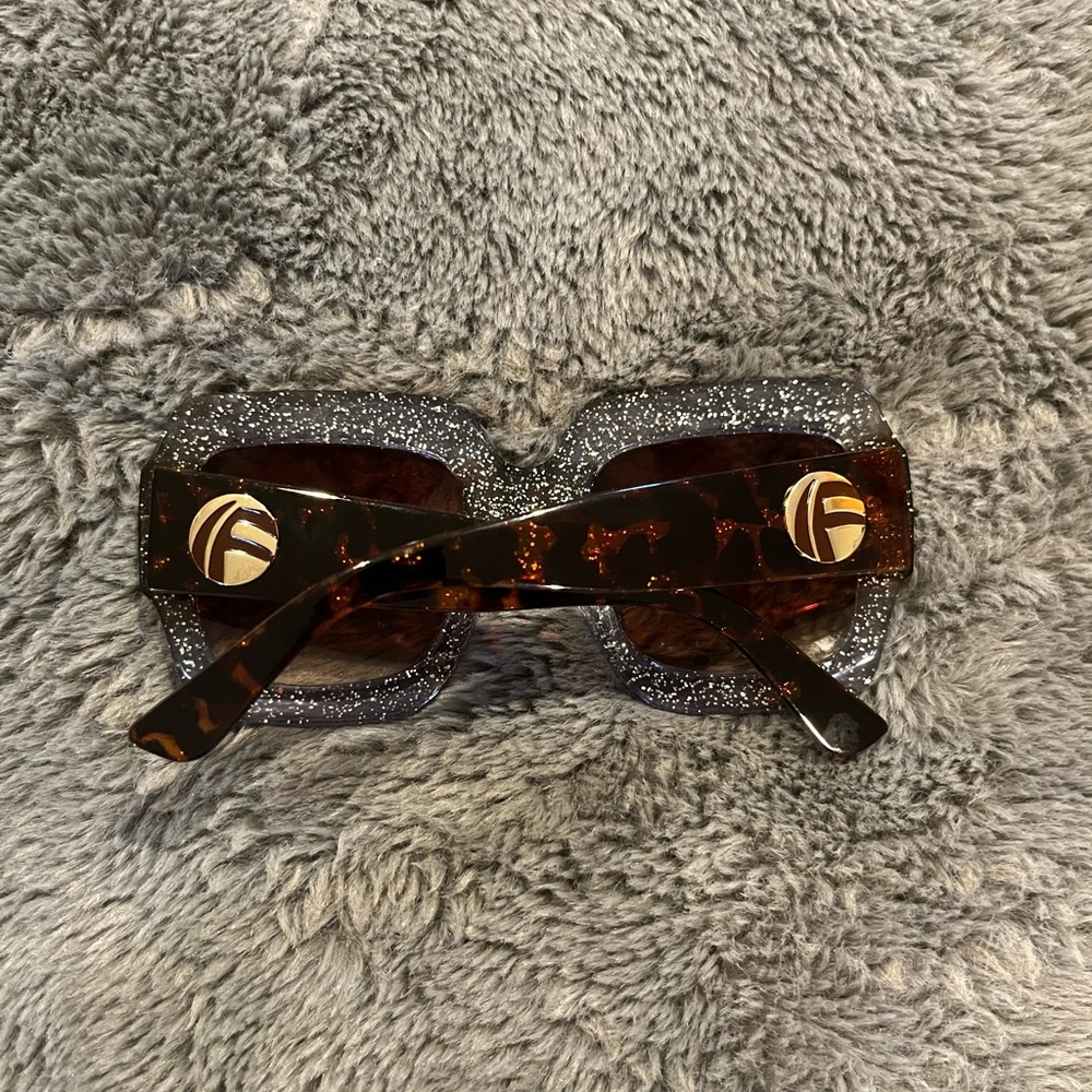 ✨Women’s Sunglasses Brown Lense Sparkle Frame
